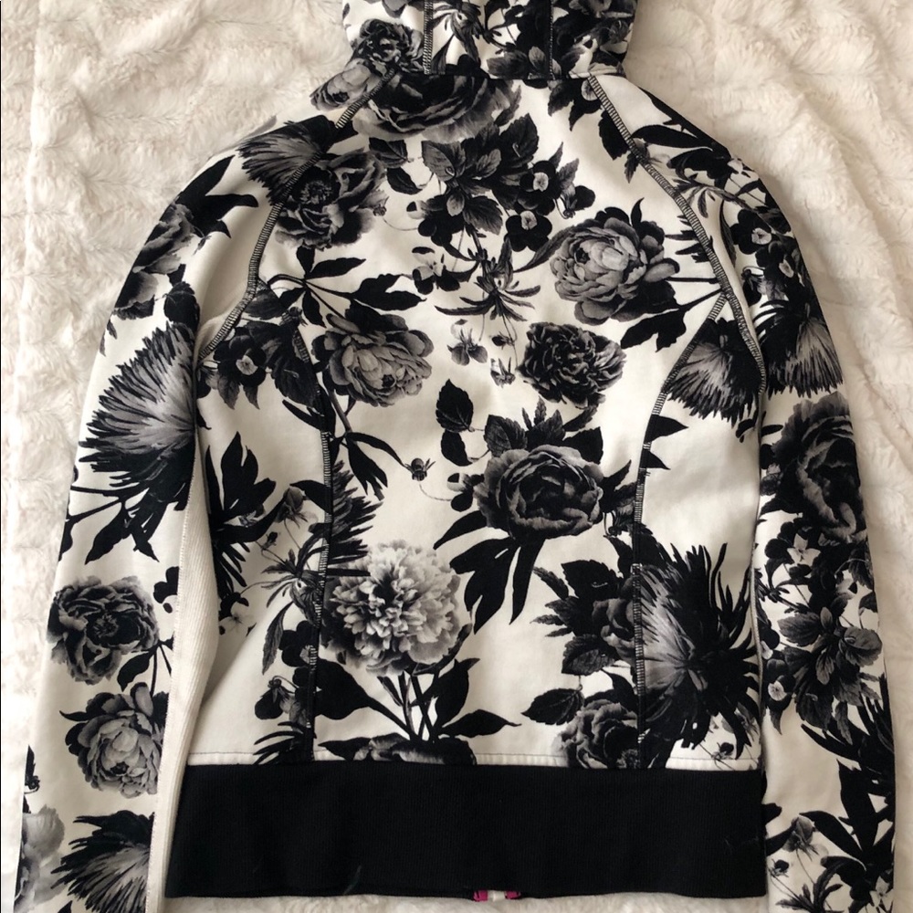 ***RARE***Closet Staple!! Lululemon Scuba Hoodie